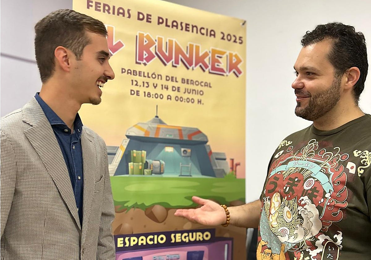 Alberto Belloso, concejal de Juventud, con el organizador de El Búnker.
