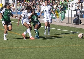Yorladiz y Javiera Toro en una acción de la ida ante el Logroño.