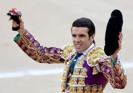 Emilio de Justo, durante su faena este viernes en Las Ventas.