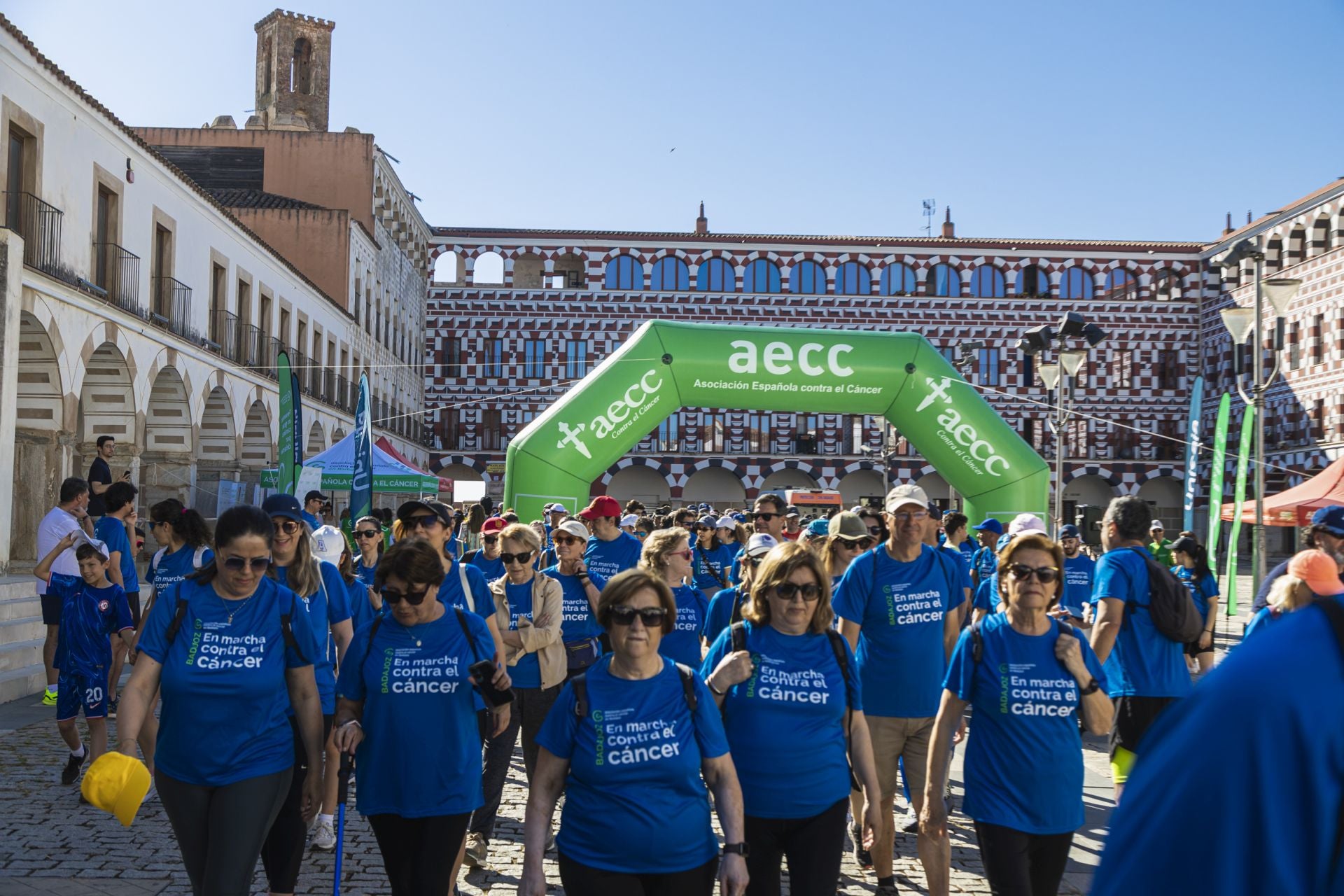 La marcha contra el cáncer de Badajoz, en imágenes
