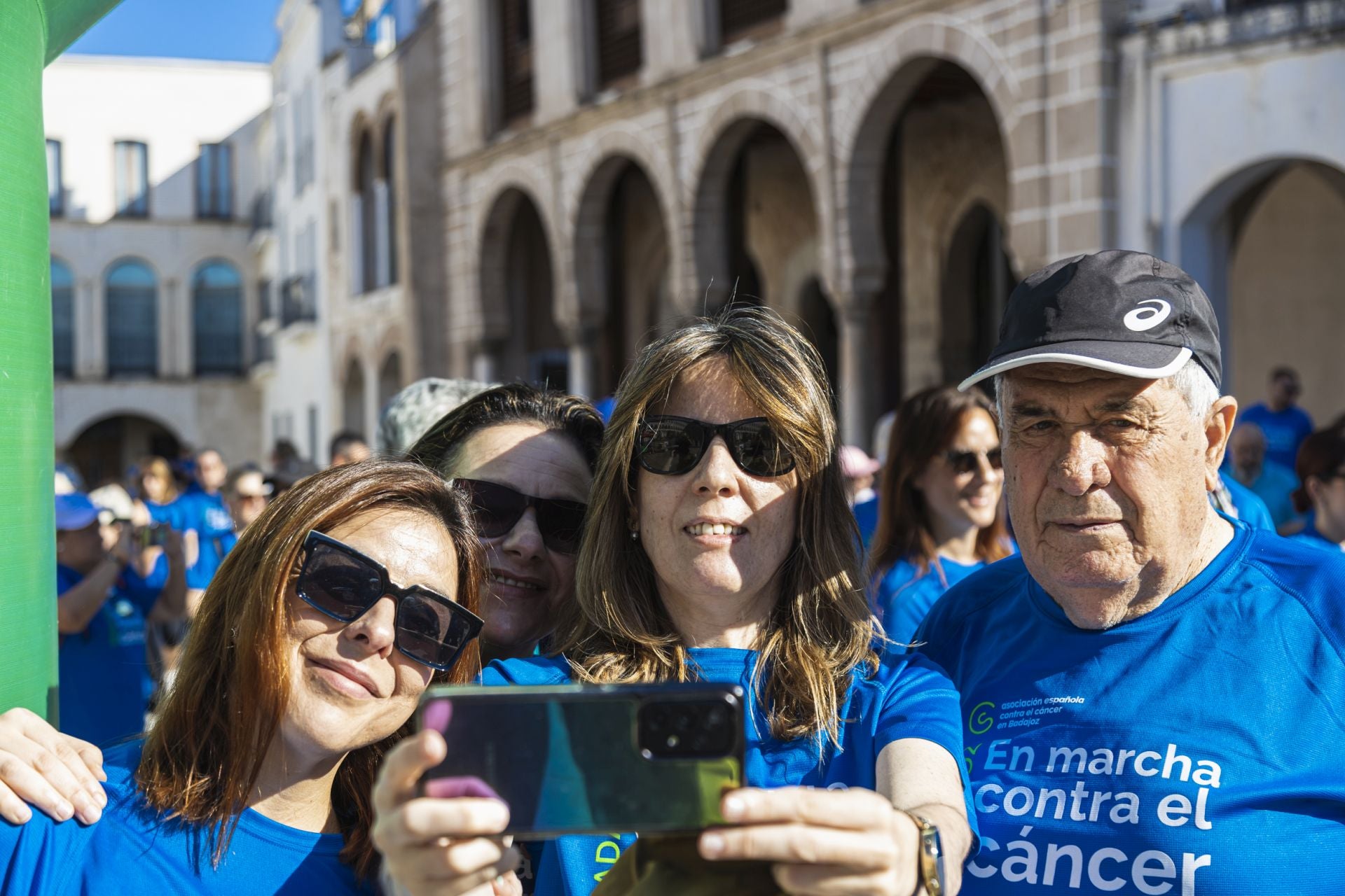 La marcha contra el cáncer de Badajoz, en imágenes