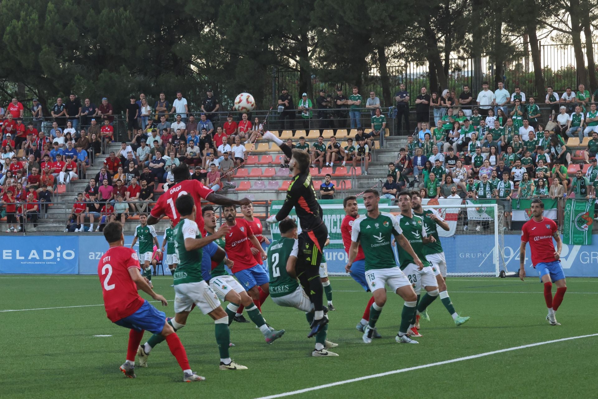 El Estepona-Cacereño, en imágenes