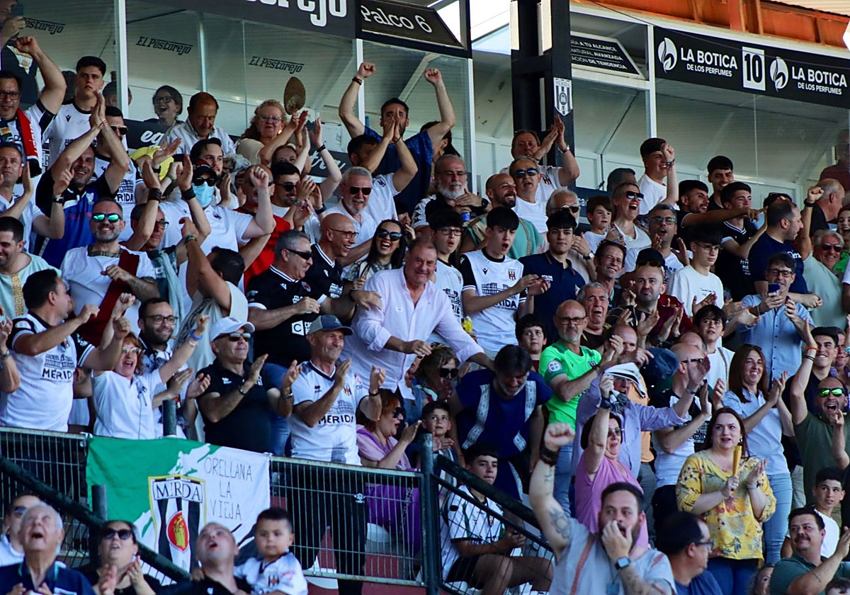 Los aficionados del Mérida vuelven a soñar con un ascenso a Segunda 17 años después.