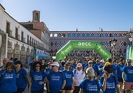 La marcha contra el cáncer de Badajoz, en imágenes
