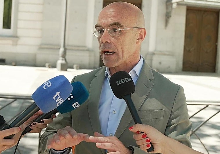 Jorge Buxadé, este domingo a las puertas del Tribunal Supremo.