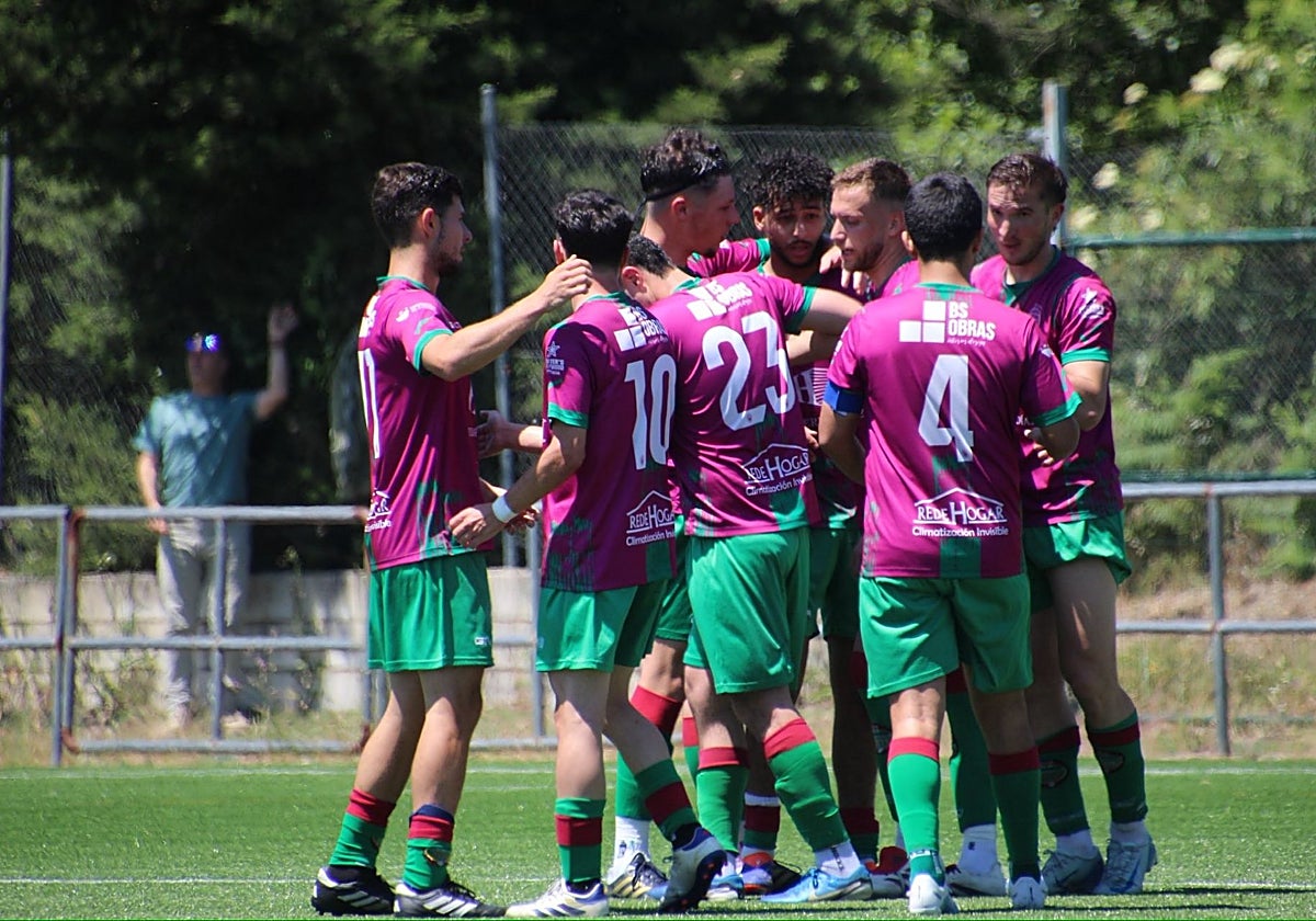 El Ciudad celebra uno de sus goles ante el Hernán Cortés.