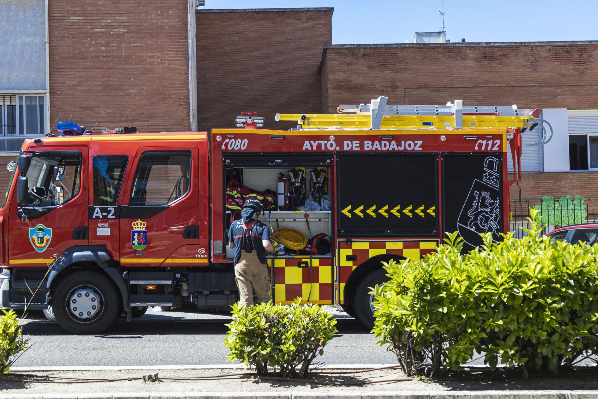 Fotos | Incendio en el laboratorio de los Maristas de Badajoz