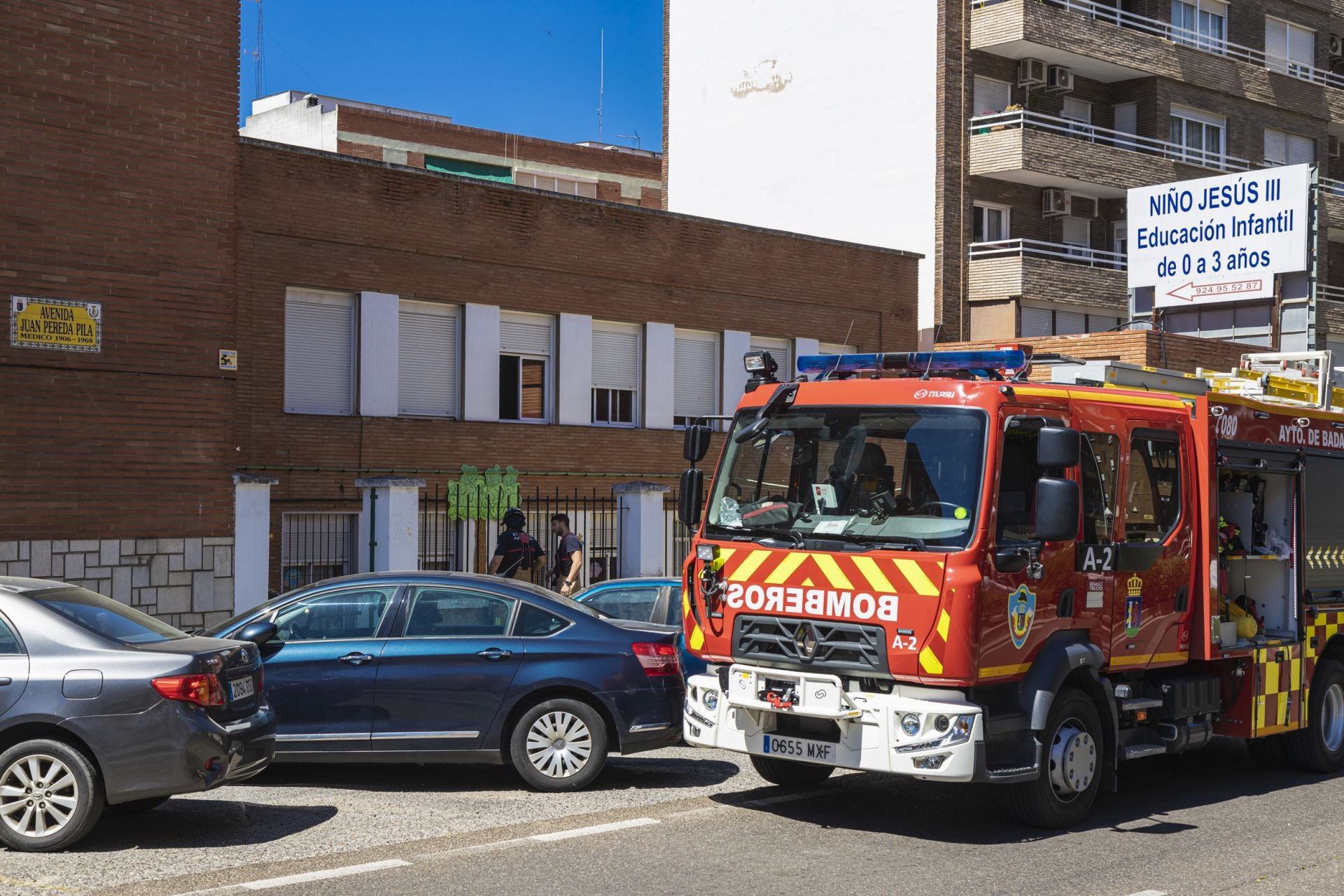 Fotos | Incendio en el laboratorio de los Maristas de Badajoz