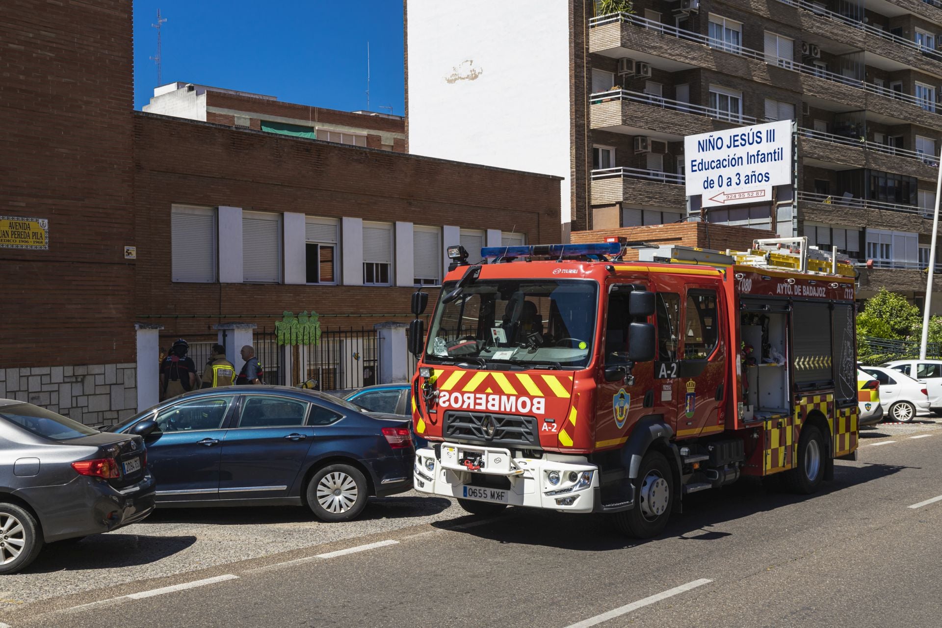 Fotos | Incendio en el laboratorio de los Maristas de Badajoz