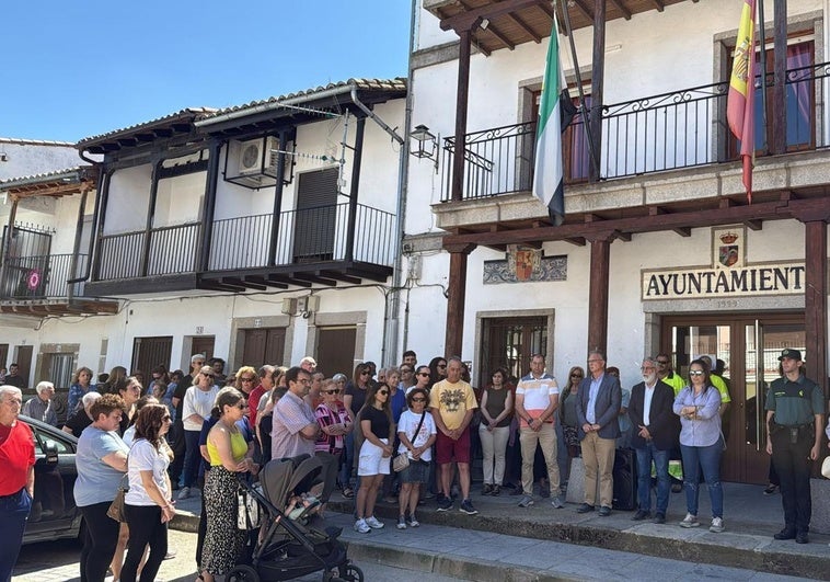 Conmoción en Aldeanueva del Camino por el crimen machista: «Estamos rotos de dolor»