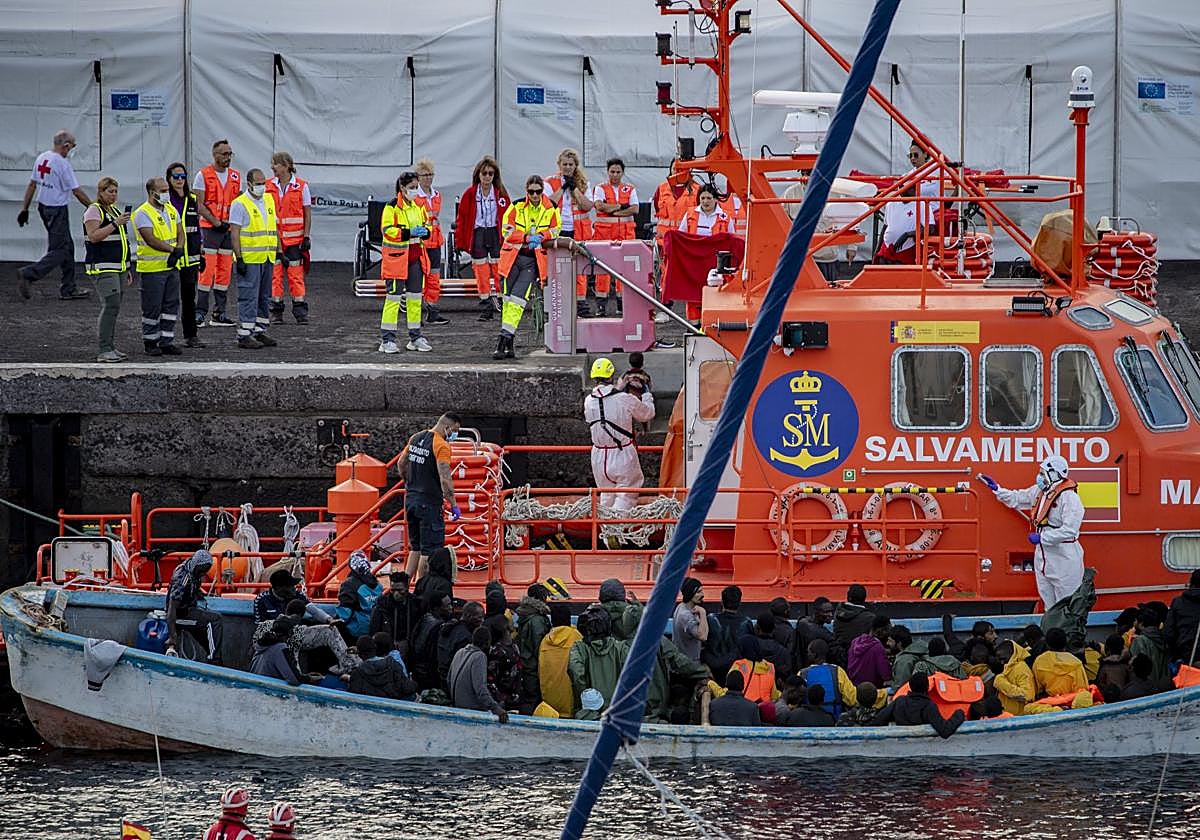 Llegada de migrantes a la isla de El Hierro.