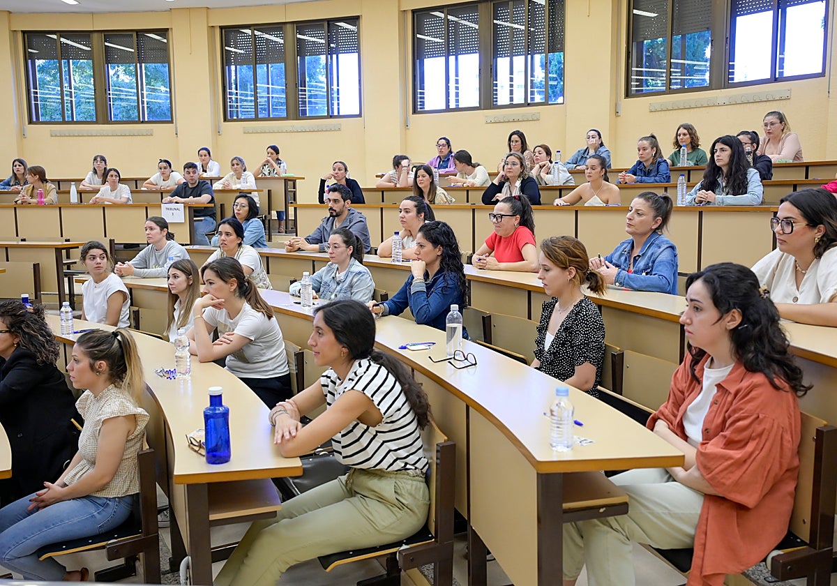 Aspirantes en un examen en las últimas oposiciones docentes en la región.