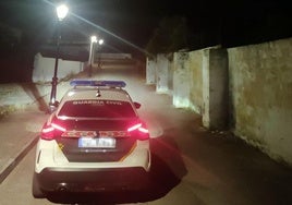 Patrulla de la Guardia Civil en el lugar del suceso.