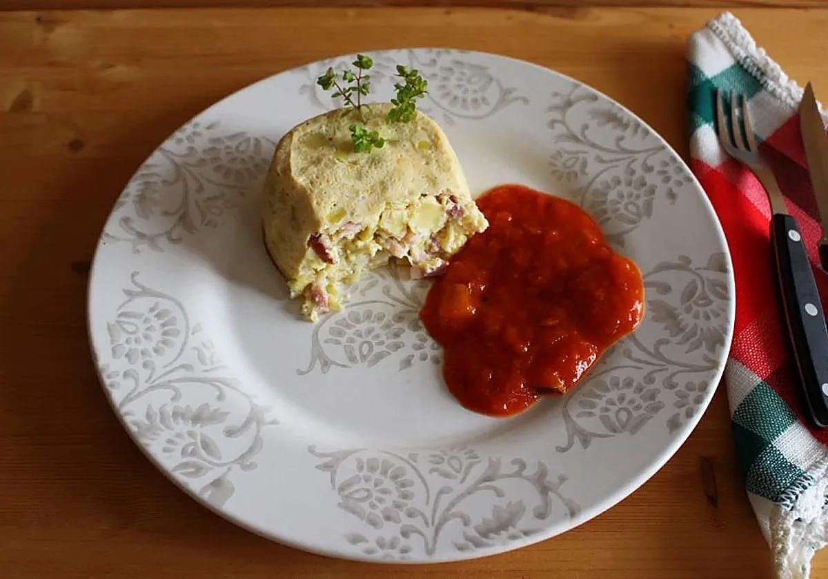 Pastel de verduras con guarnición de pisto
