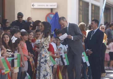 Cientos de personas reciben a los Reyes en Guadalupe con muchos gestos emotivos 
