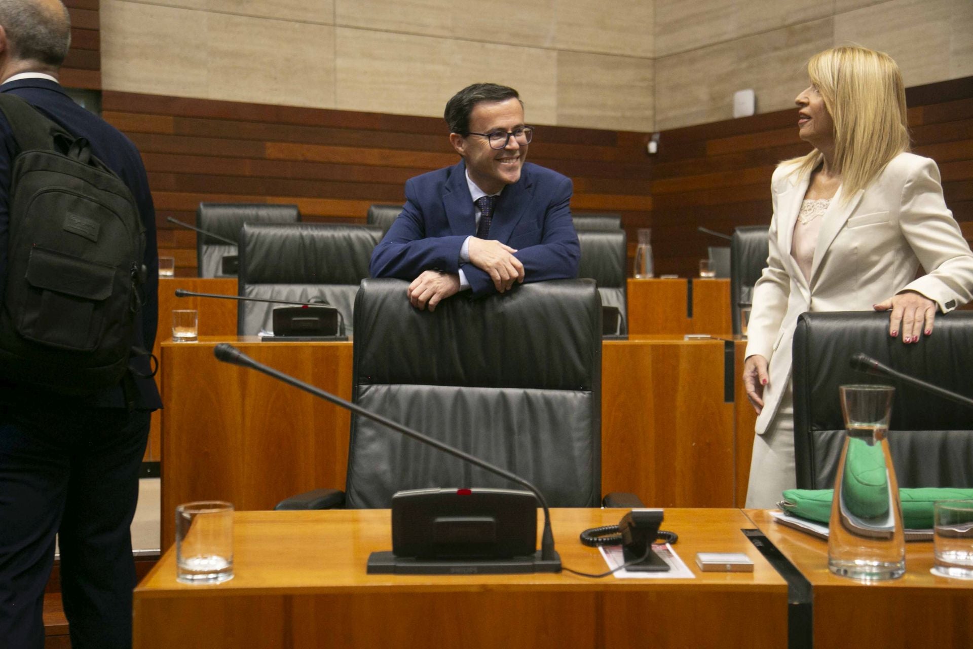 Así ha sido la llegada de Miguel Ángel Gallardo a su primer Pleno en la Asamblea de Extremadura