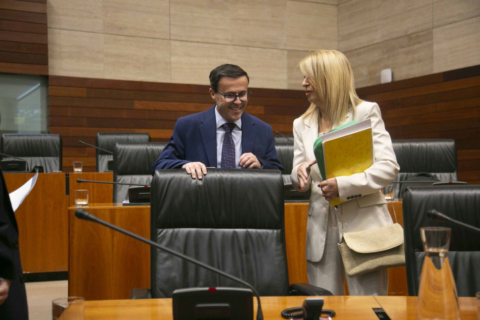 Así ha sido la llegada de Miguel Ángel Gallardo a su primer Pleno en la Asamblea de Extremadura