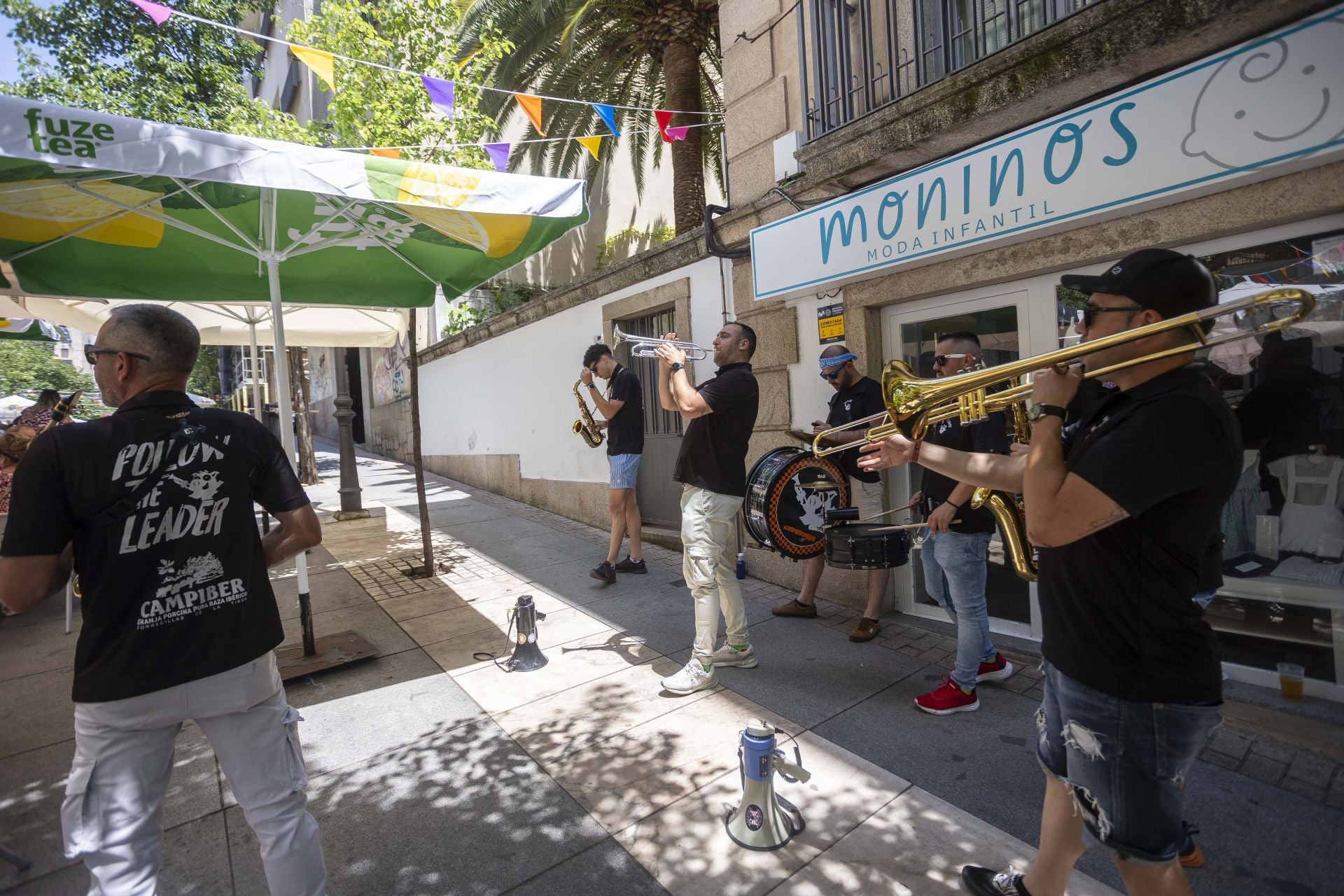 Ambiente en la feria de día de Cáceres