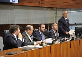 El PP replica sobre convocar elecciones que ni Gallardo ni Vox «nos va a marcar el paso»