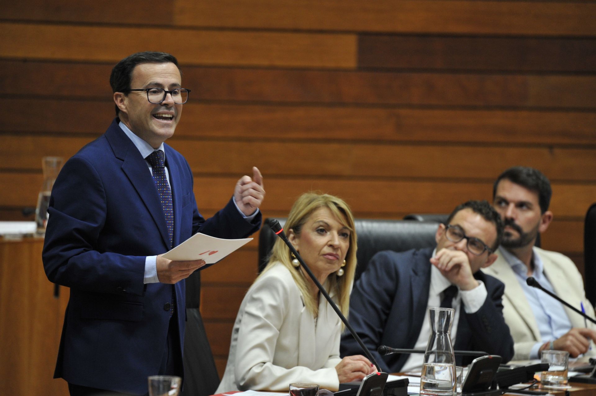 Así ha sido la llegada de Miguel Ángel Gallardo a su primer Pleno en la Asamblea de Extremadura