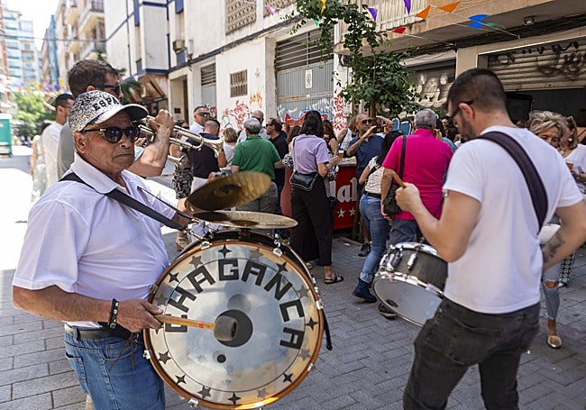 Otra de las charangas contratadas para la feria de día.