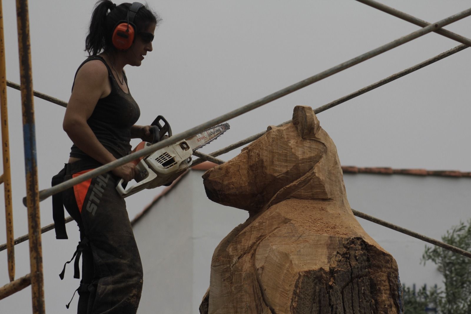 Fotos | Lupe Arévalo, campeona de talla con motosierra