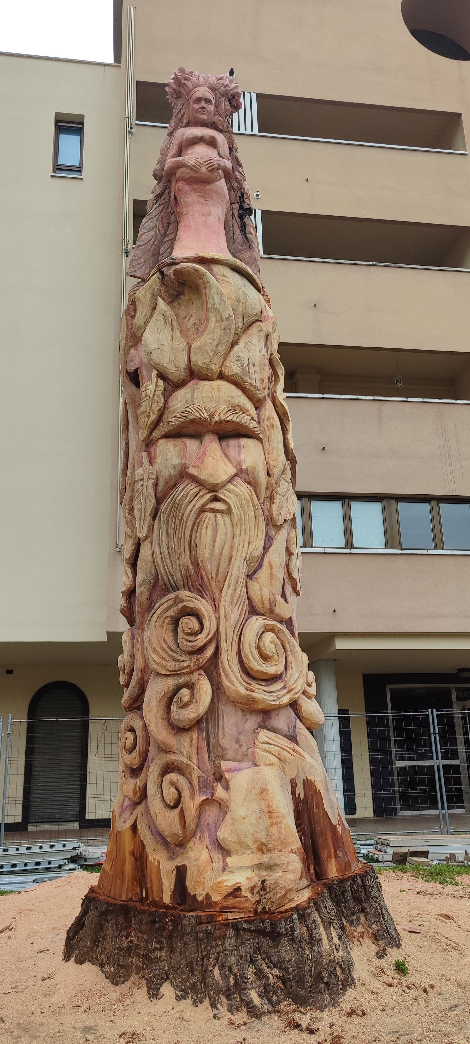 Fotos | Lupe Arévalo, campeona de talla con motosierra