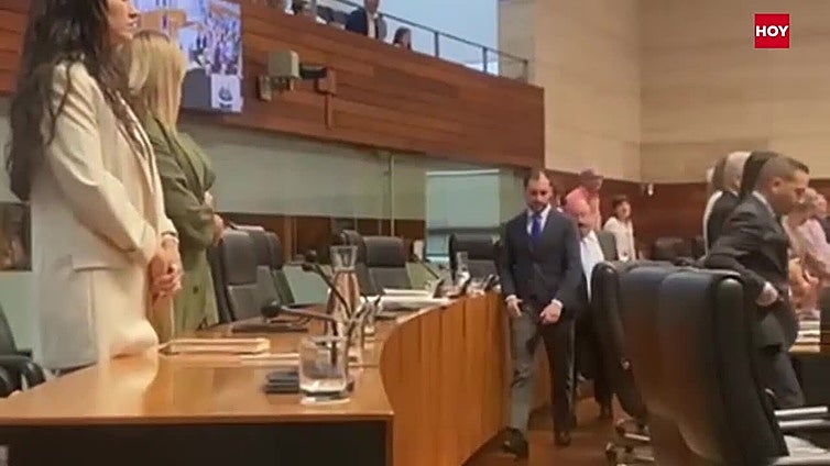Gallardo se estrena como diputado autonómico: «He venido aquí a plantar cara»