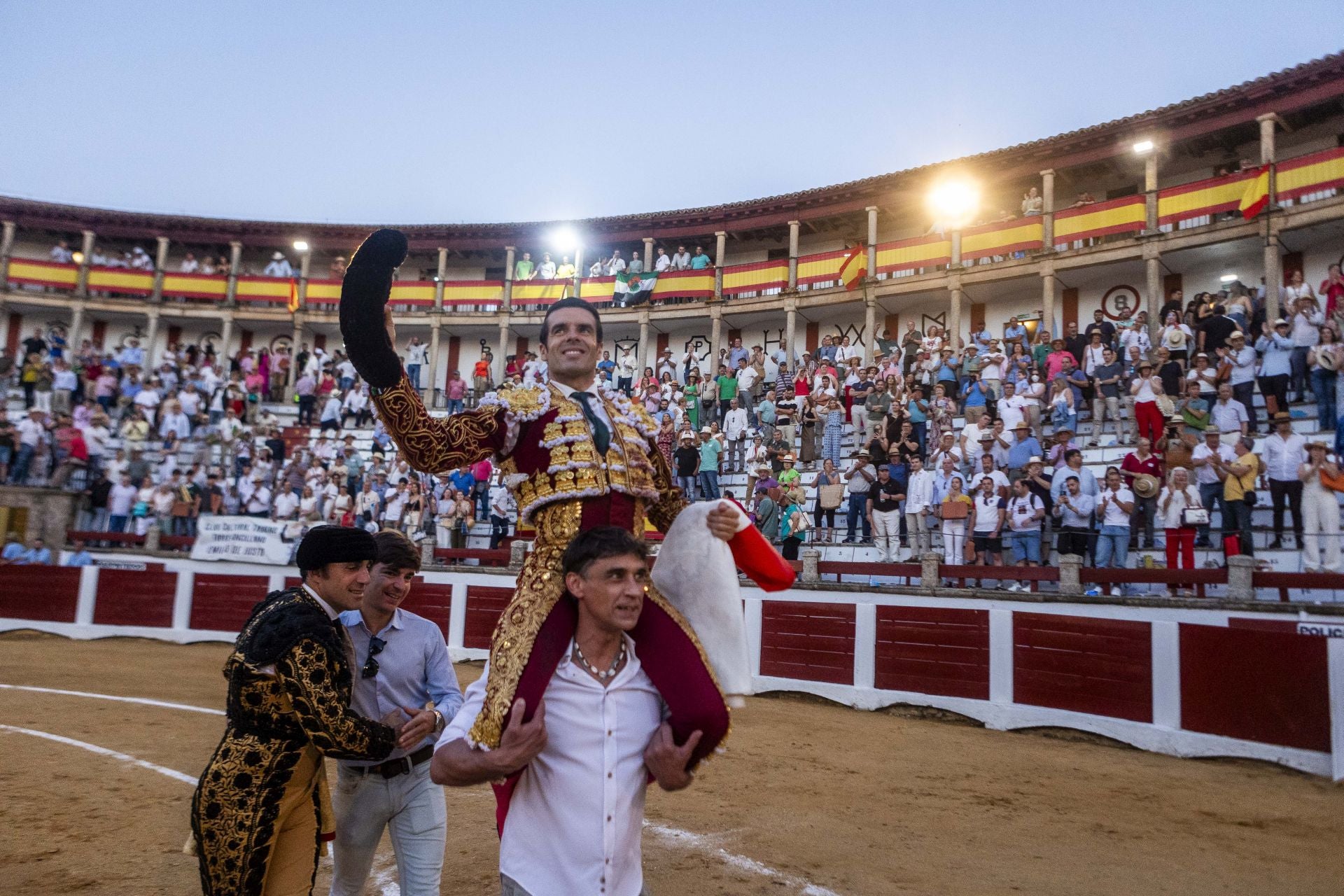 Fotos | Así ha sido el festejo de Morante y Roca Rey en la Feria de San Fernando de Cáceres