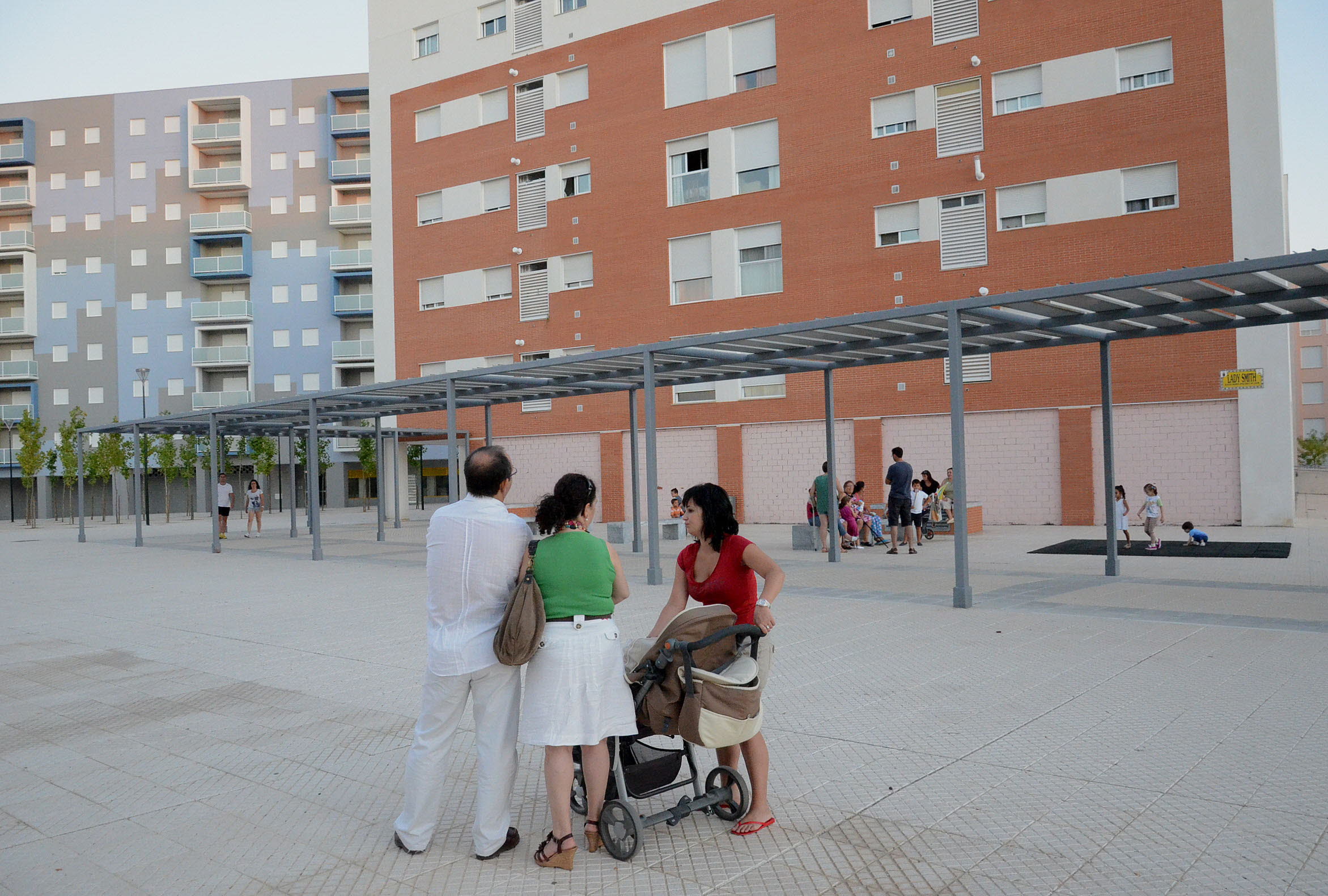 Vecinos de Cerro Gordo en una de las plazas del barrio.