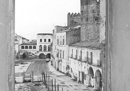 Casas abandonadas en la plaza Alta.