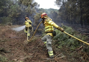 La época de riesgo alto de incendios en Extremadura comienza pendiente de las olas de calor