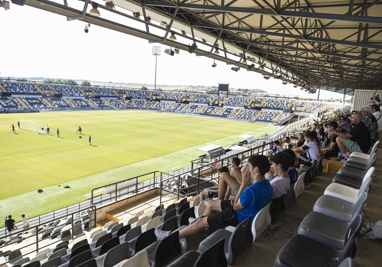 El Badajoz se activa con su afición