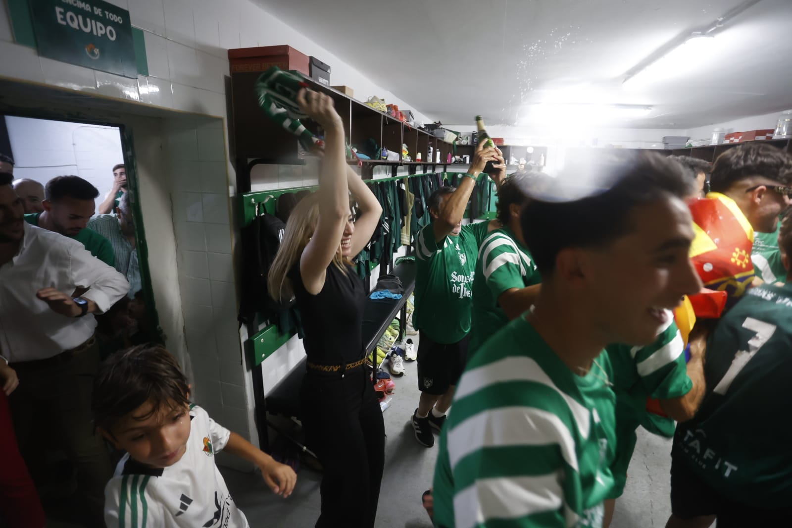 Fotos | El Cacereño estalla en júbilo con su ascenso a Primera RFEF