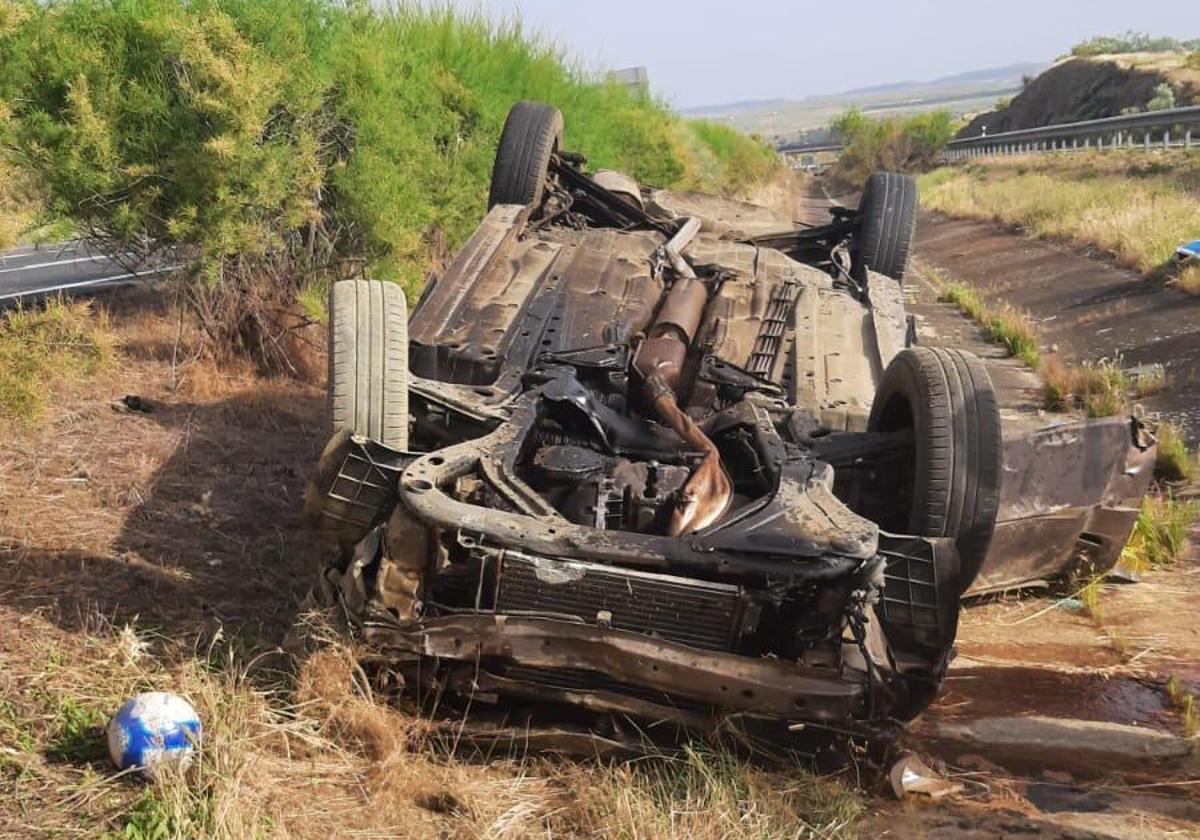 Muere un joven de 21 años tras una salida de vía con vuelco en la A-66