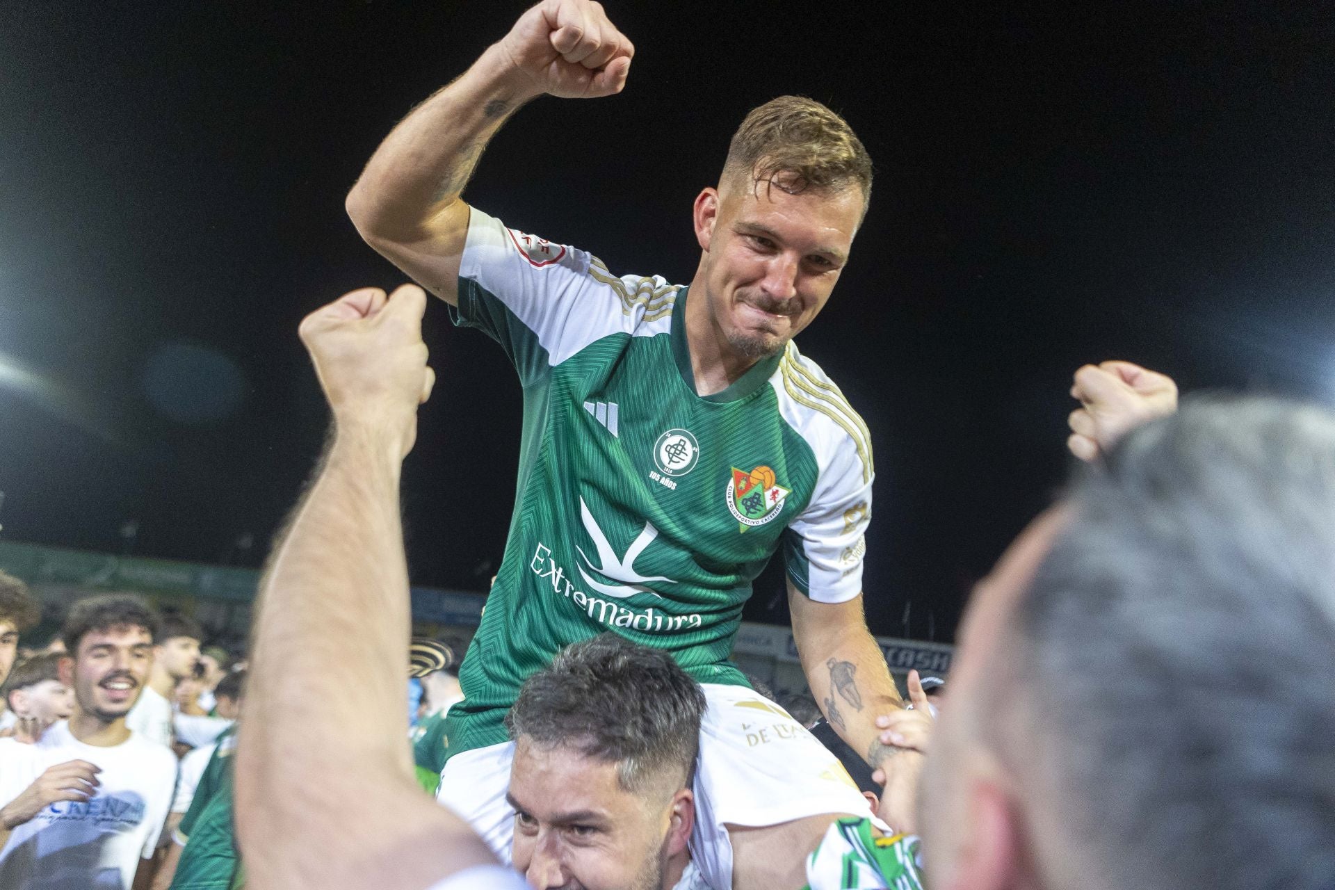 Fotos | El Cacereño estalla en júbilo con su ascenso a Primera RFEF