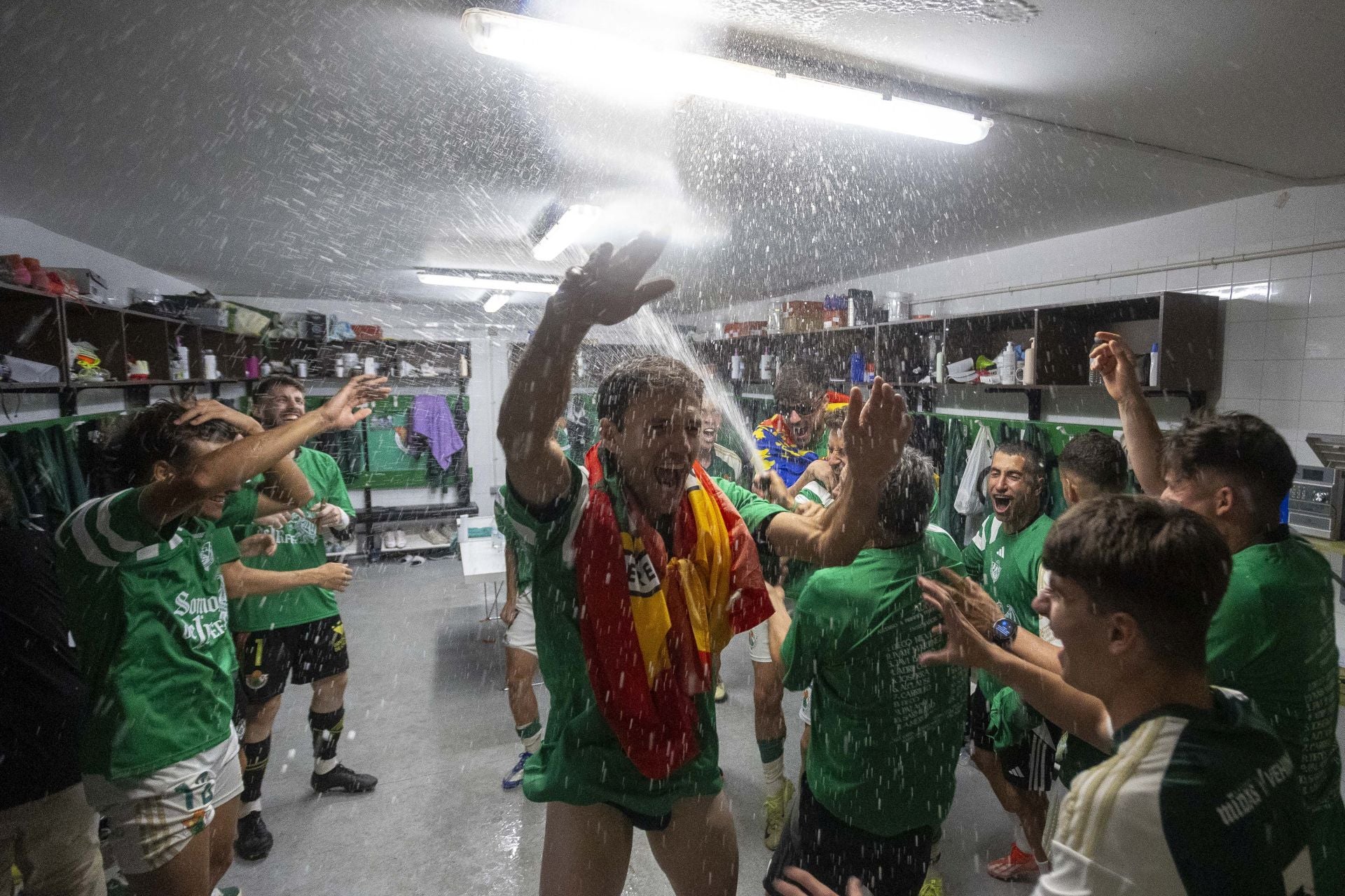Fotos | El Cacereño estalla en júbilo con su ascenso a Primera RFEF