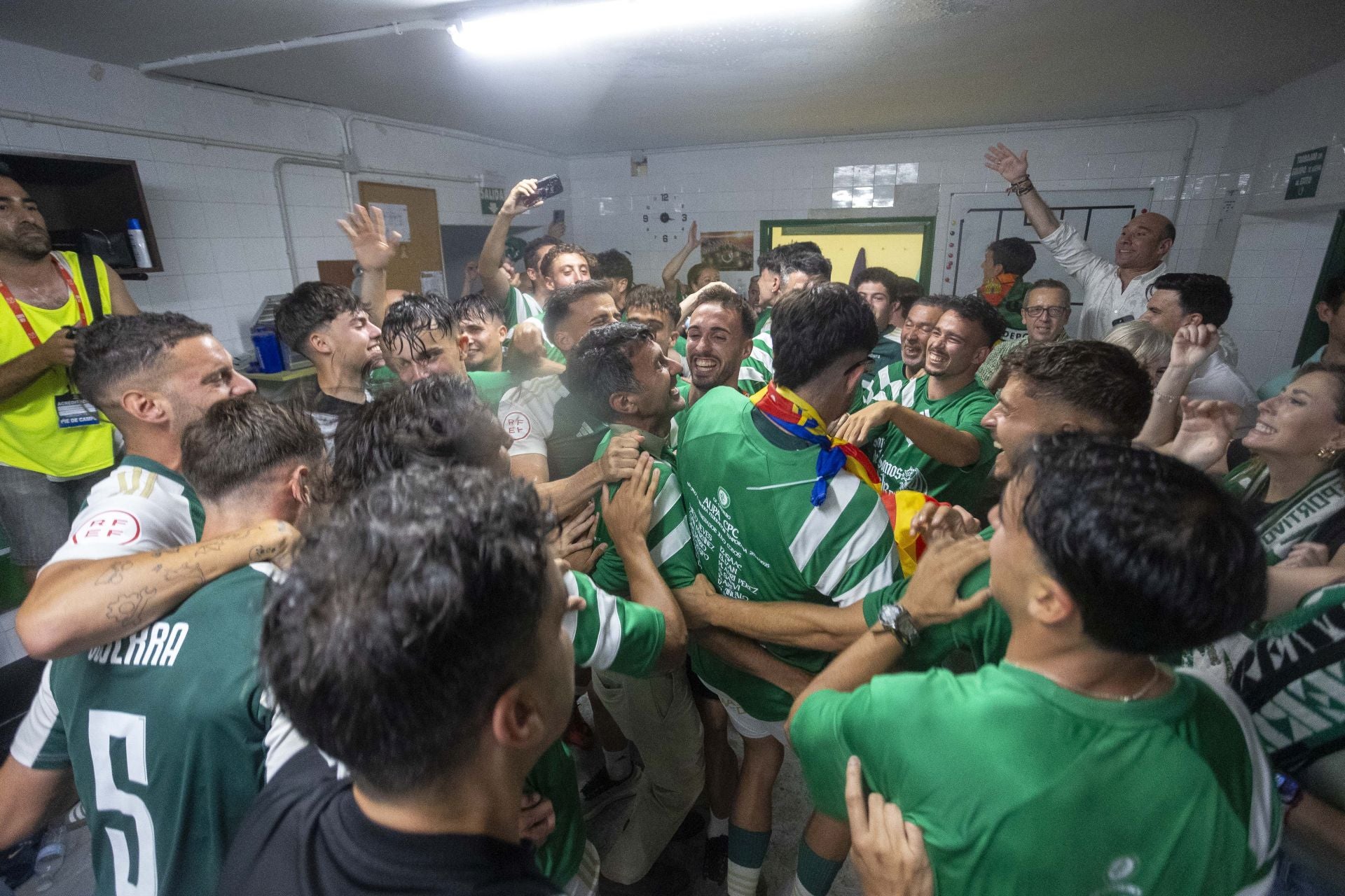 Fotos | El Cacereño estalla en júbilo con su ascenso a Primera RFEF