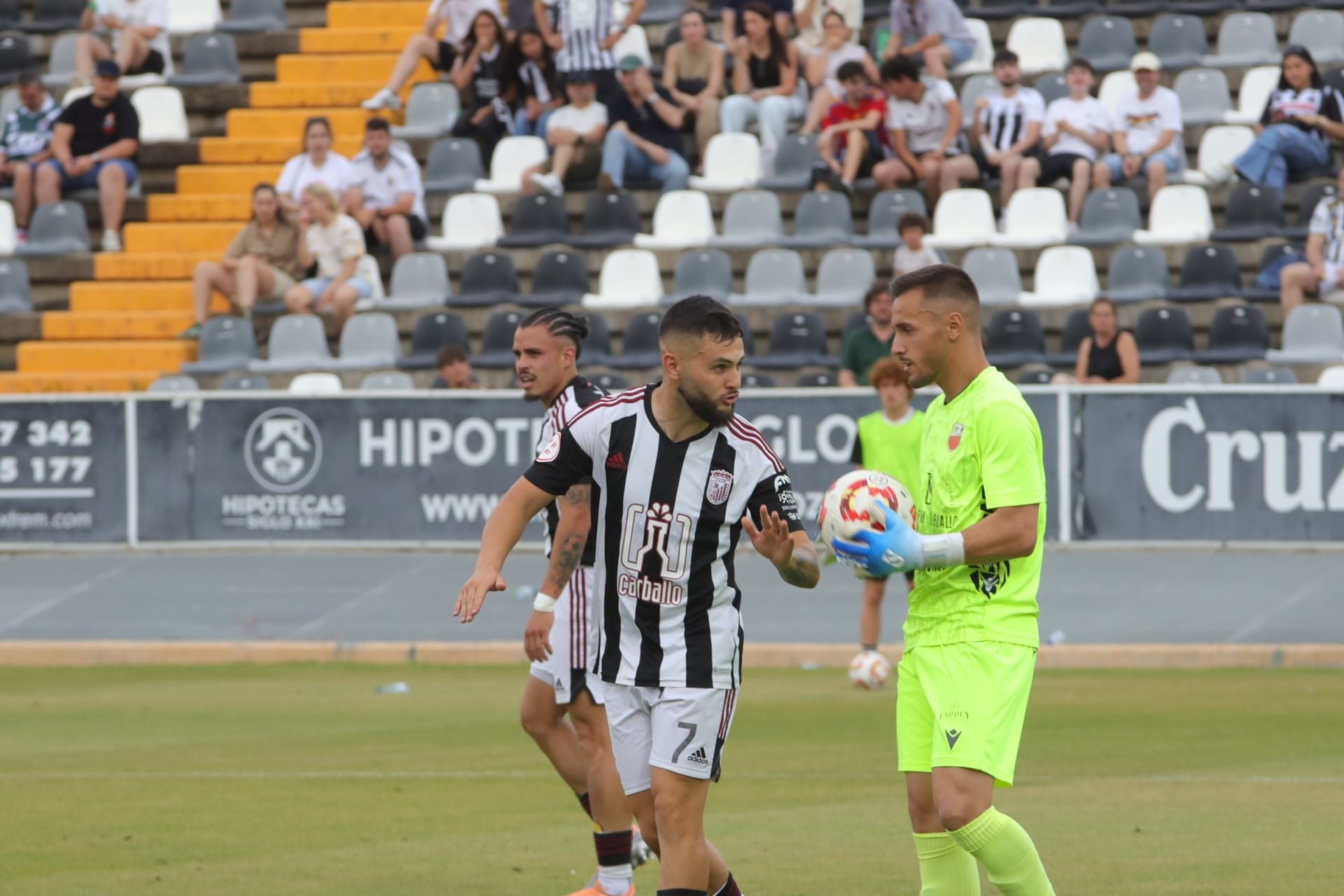 Fotos | Así se ha vivido el Badajoz 1-0 Llerenense