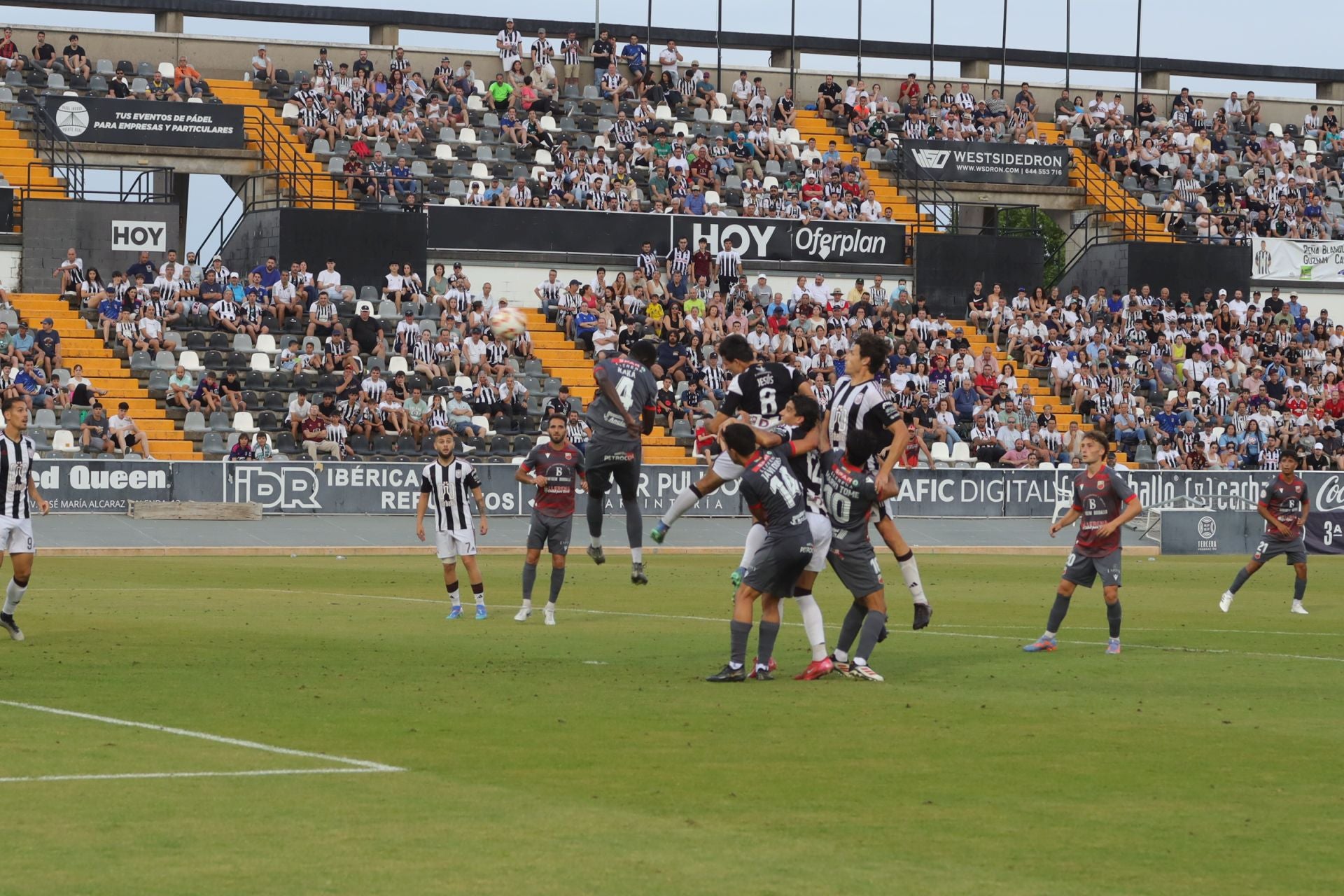 Fotos | Así se ha vivido el Badajoz 1-0 Llerenense