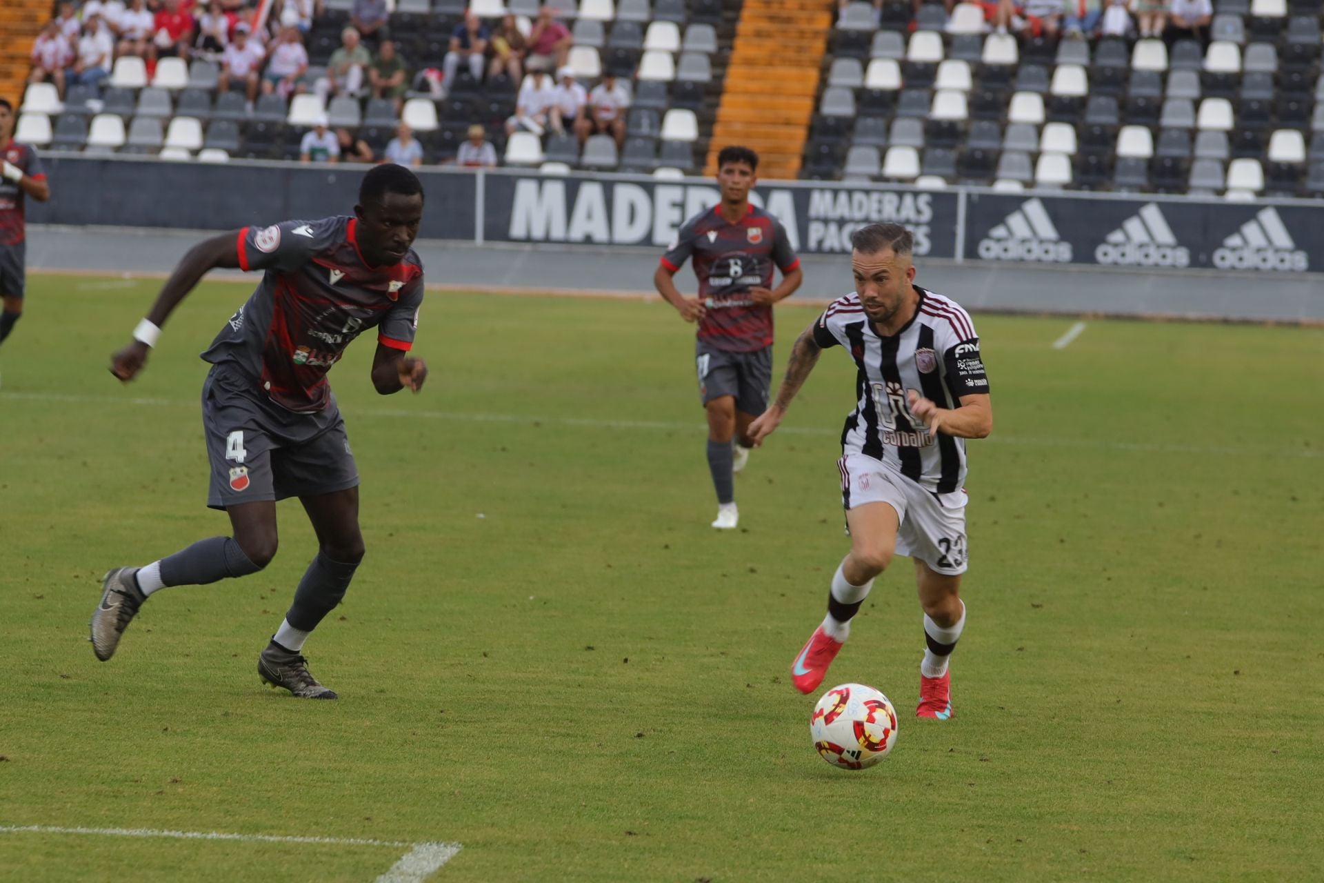Fotos | Así se ha vivido el Badajoz 1-0 Llerenense