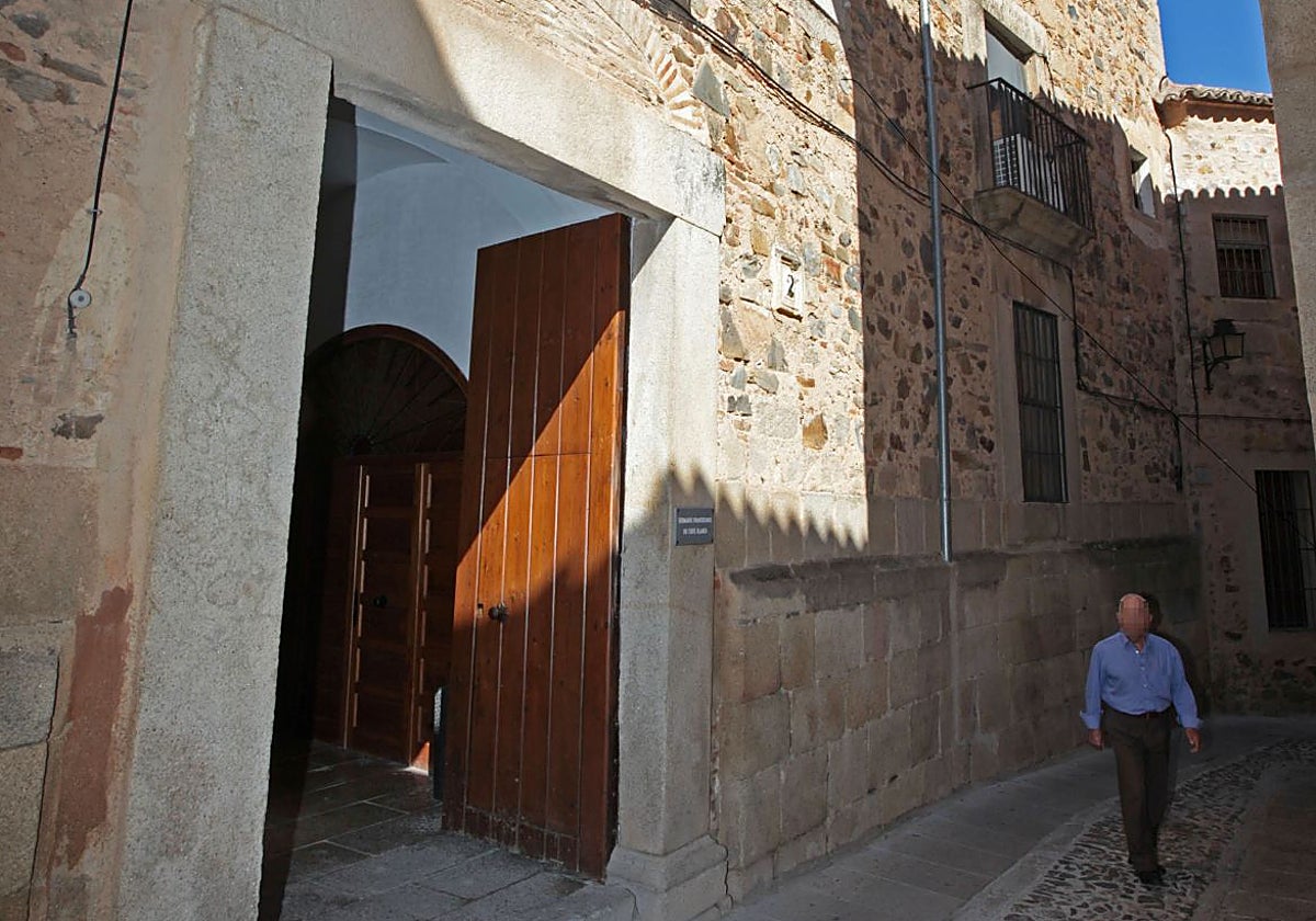 La entrada a la casa familiar de la Cruz Blanca en una foto de archivo.