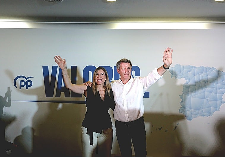 María Guardiola y Alberto Núñez Feijóo durante el acto celebrado este lunes en el Complejo Aralia de Cáceres.