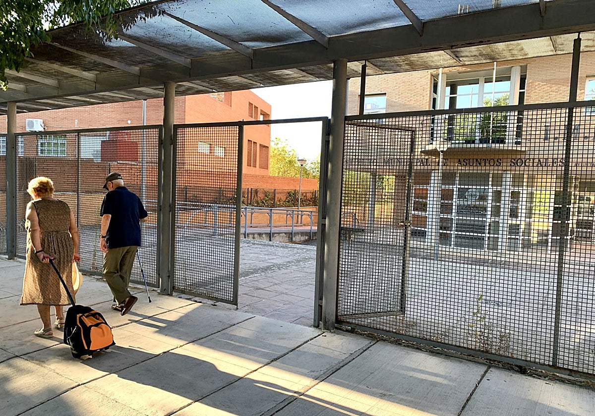 Entrada a las instalaciones del Instituto Municipal de Asuntos Sociales, en la calle Atahualpa.