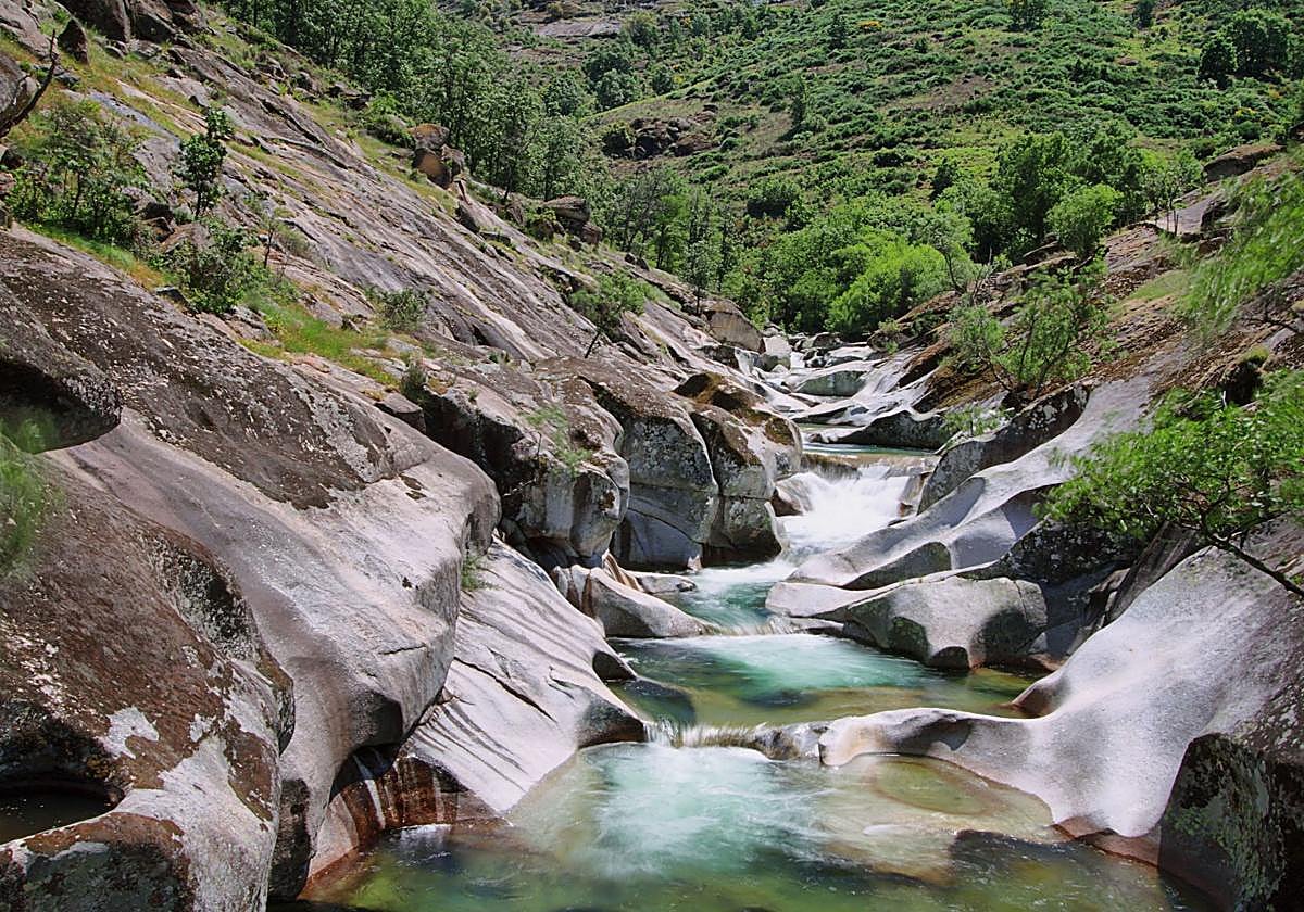 Piscina natural Los Pilones en el Valle del Jerte