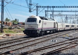 Tren por la estación de Mérida.
