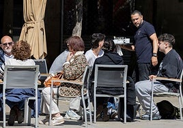 La hostelería y los servicios vinculados al turismo están detrás de la creación de empleo en mayo.