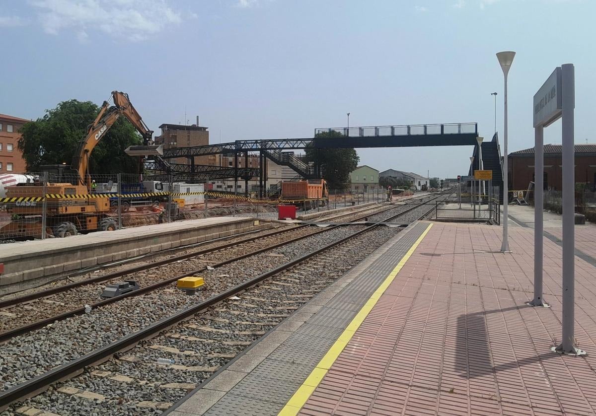 Obras en el entorno del paso a nivel cerrado en Pablo Luengo