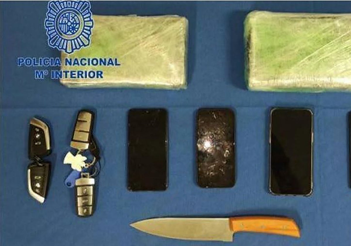 La droga y los móviles intervenidos por la Policía Nacional.