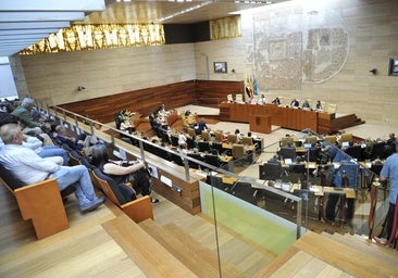 El aforamiento, el futuro de Almaraz y la vivienda centran el Pleno de este jueves en la Asamblea de Extremadura